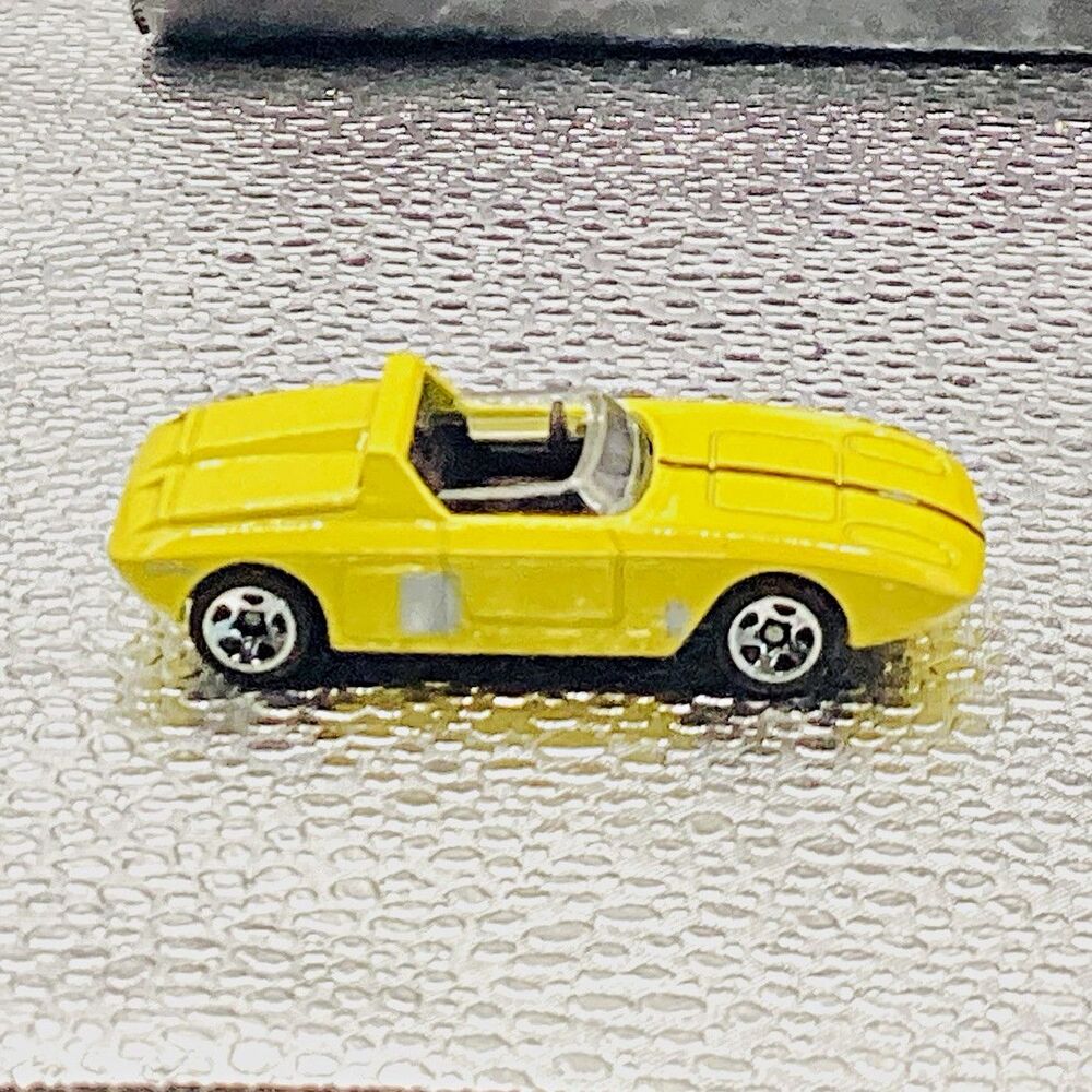 Hot Wheels 2010 Ford Mustang Concept Convertible Yellow Diecast 1:64